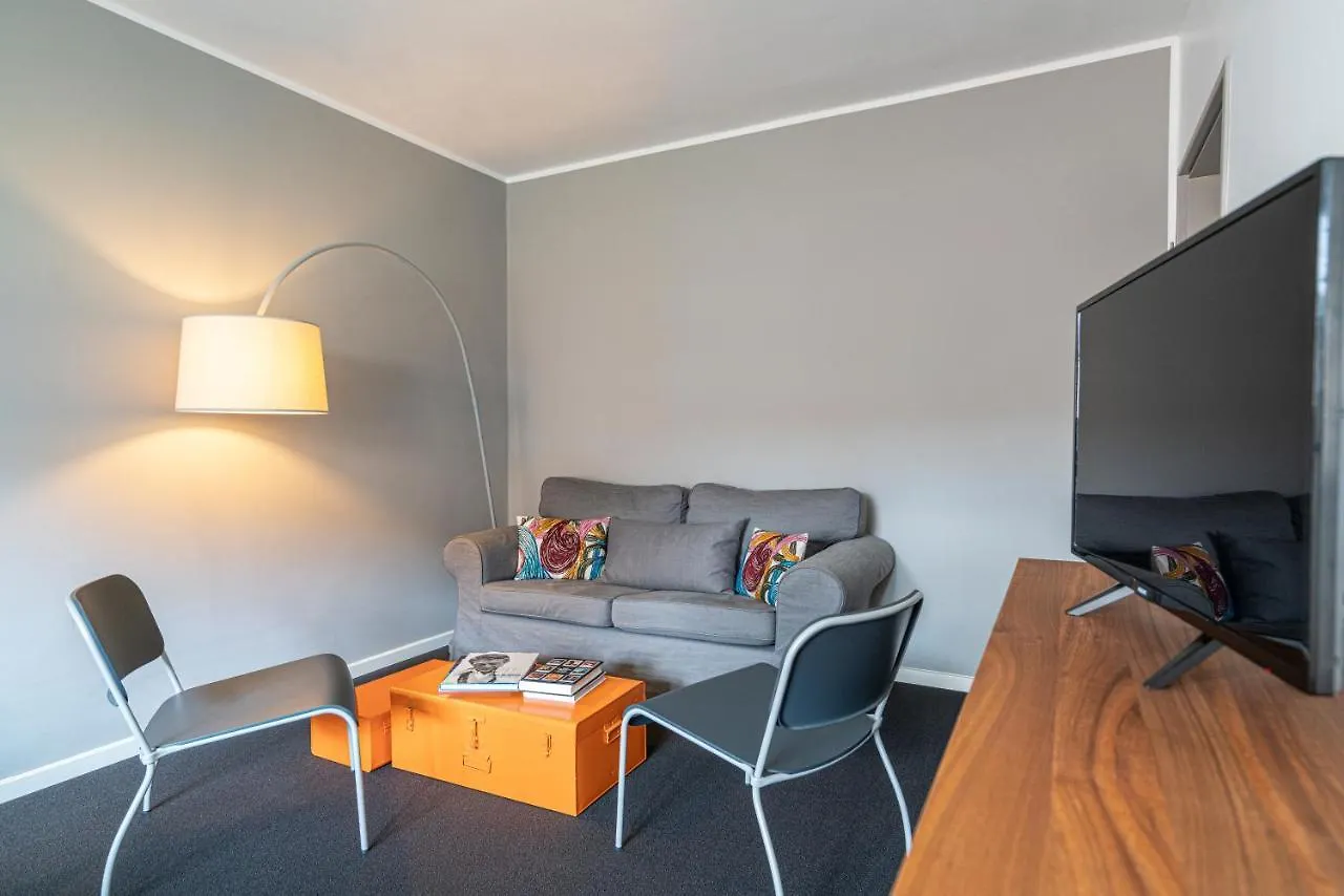 Big Mama Berlin Hotel 2*,